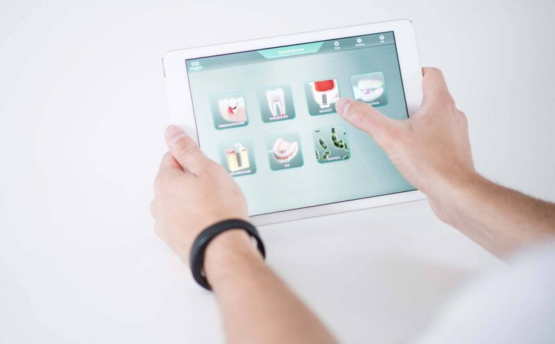 Tablet mit der App Dentalinformer