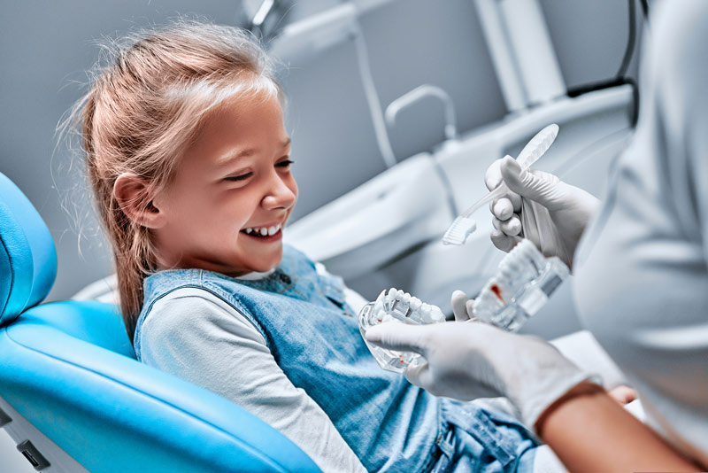 Parodontose-Behandlung bei einem Kind
